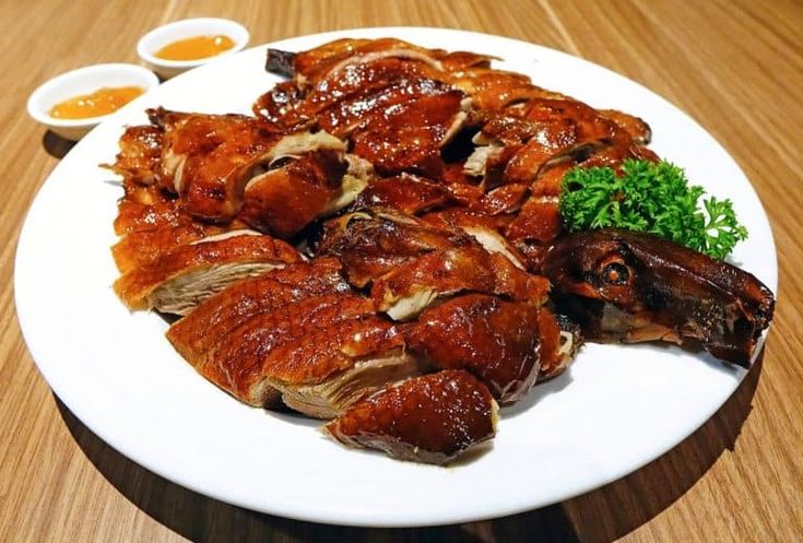 BEBEK: Nikmatnya bebek peking dengan tekstur yang garing di luar dan juicy di dalam