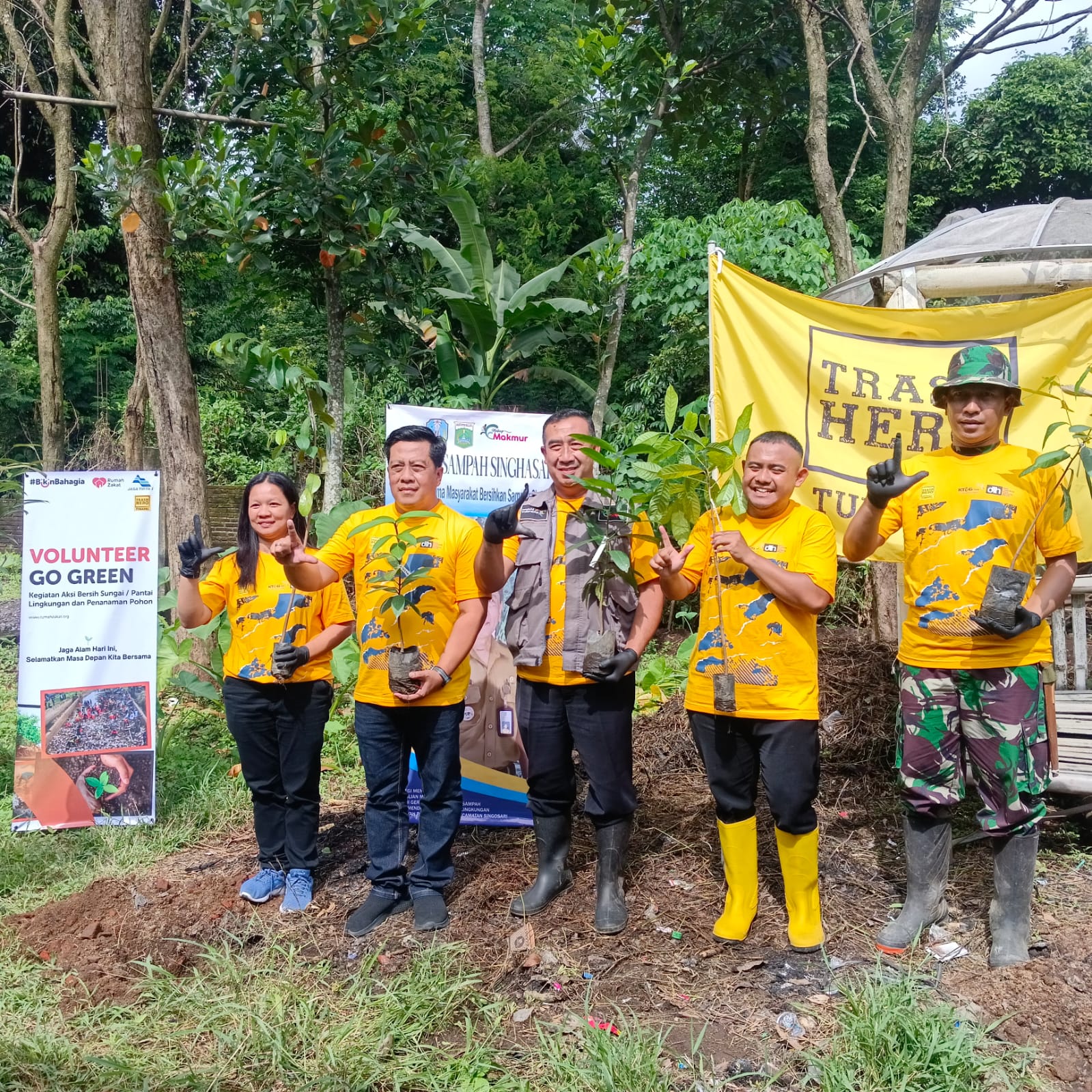 PEDULI: PT KT&G TSPM (Tri Sakti Purwosari Makmur) kembali menunjukkan komitmen kuatnya terhadap pelestarian lingkungan melalui penyelenggaraan Aksi Bersih Sungai Kalibodo pada Rabu (11/12).