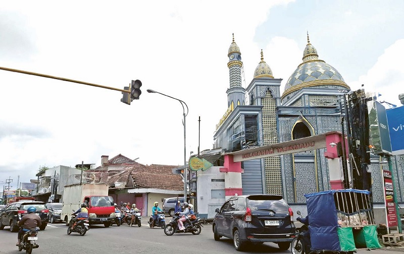 SIAPKAN ANTISIPASI: Simpang Tiga Masjid Kembar, Karangploso jadi salah satu wilayah yang rawan macet saat libur Natal dan Tahun Baru (Nataru). Enam wilayah lainnya juga masuk dalam pantauan dishub.
