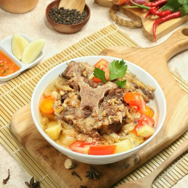 GURIH HANGAT: Sop Buntut siap memanjakan lidahmu dengan cita rasa gurih nikmat dan hangat