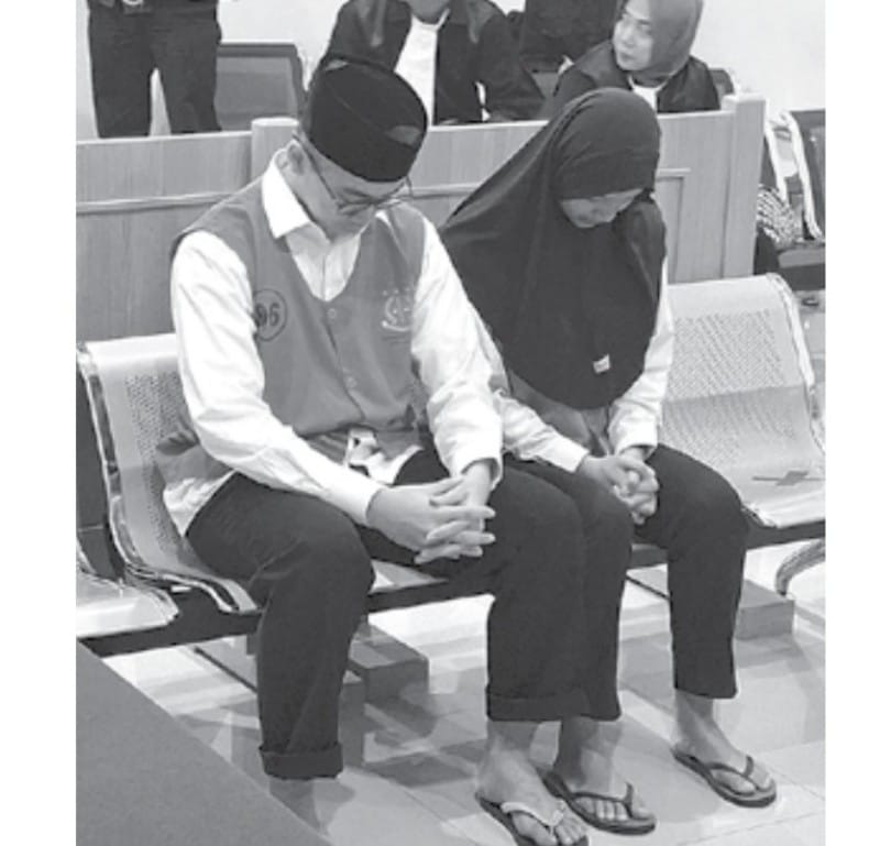 SIDANG DAKWAAN: Dua mahasiswa dari salah satu perguruan tinggi negeri menjalani sidang perdana di PN Kepanjen, Kamis lalu (11/12).