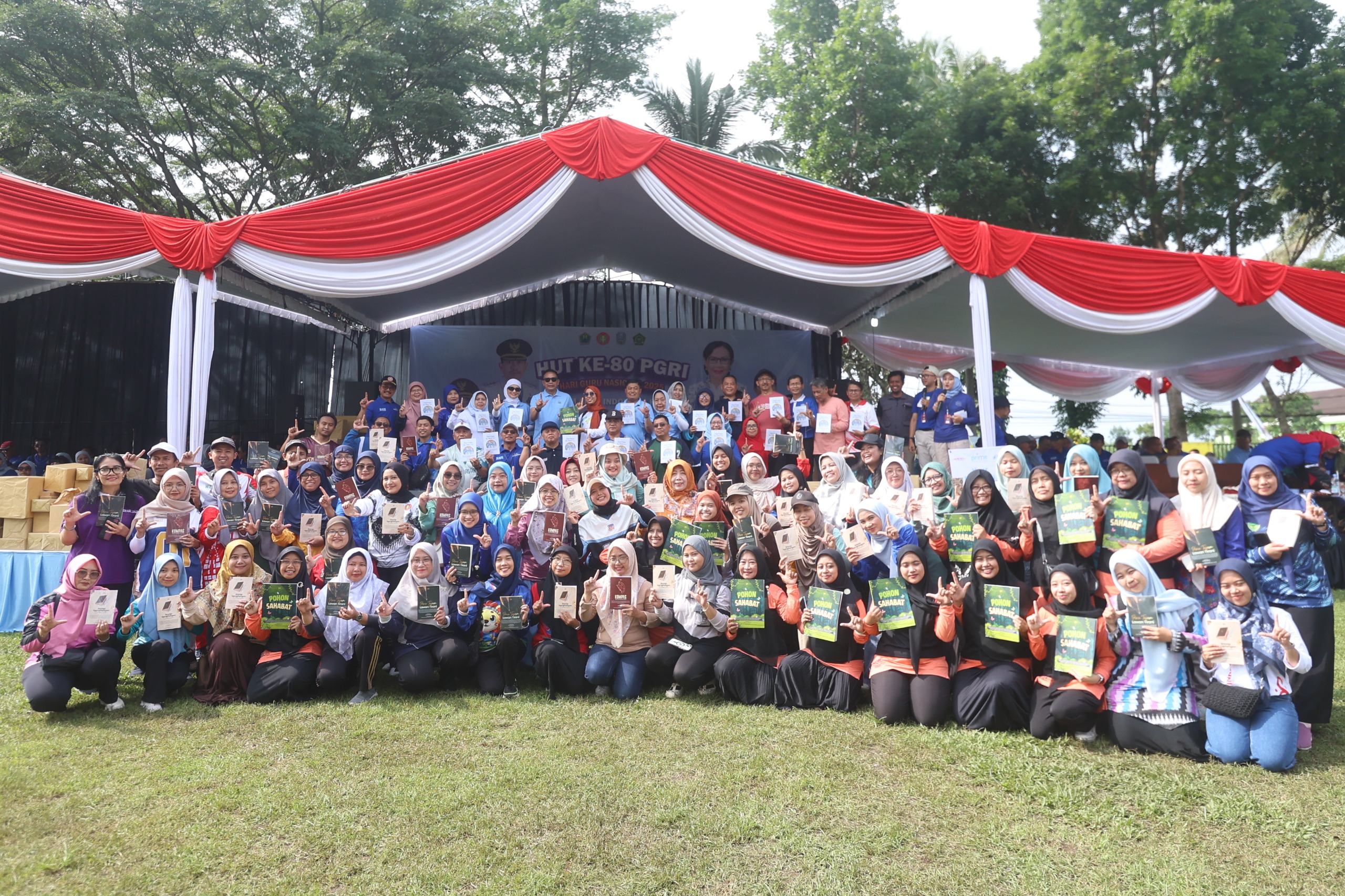 SINERGI: Launching buku yang merupakan proyek kolaborasi Dinas Pendidikan dan Kebudayaan (Disdikbud) Kota Malang dan Jawa Pos Radar Malang.