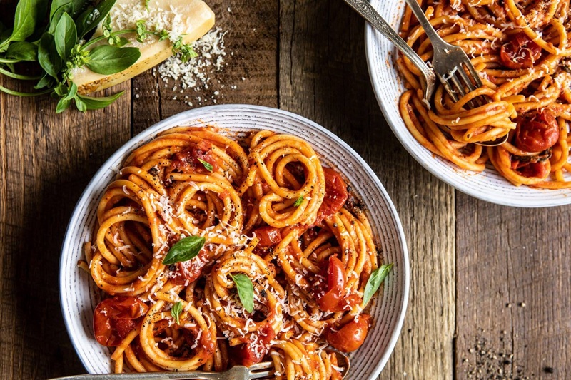 LEZAT: Ilustrasi spaghetti