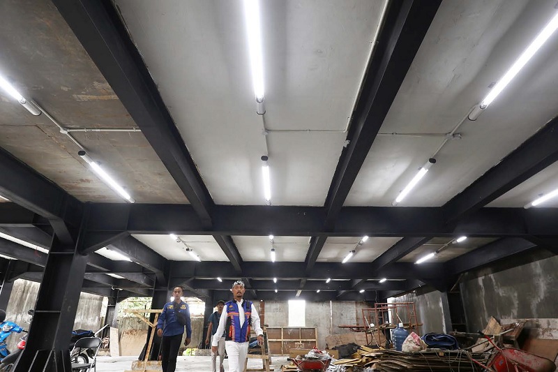 UNTUK LIBUR NATARU: Pembangunan gedung parkir baru di Kajoetangan masih berjalan. Pemkot memprediksi prosesnya bakal rampung pada 20 Desember mendatang.