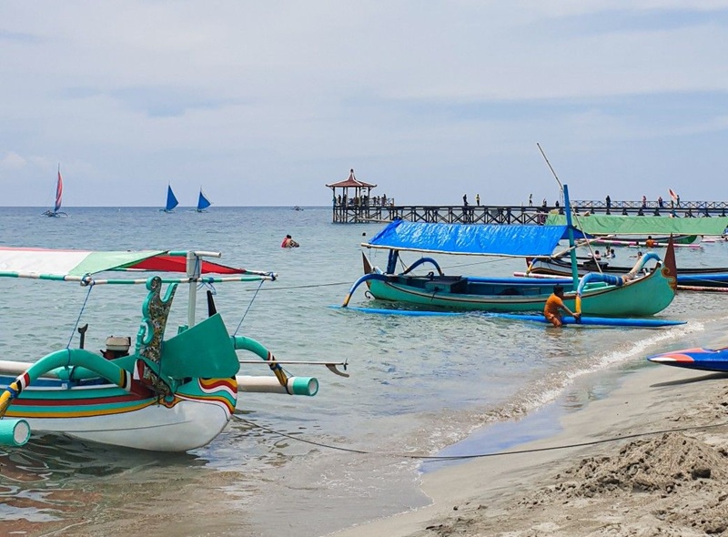 WISATA PANTAI: Pantai pasir putih di Situbondo