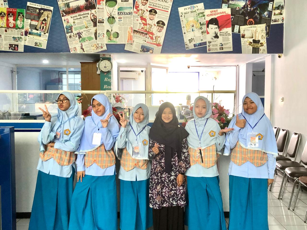 KELOMPOK GOKIL: Sekar Kinanthi Raudanisa (7B), Berlianti Qaihina Wigati C. (7C), Anisah Lubna (7C) D. Fazilla Ar. (7C), Sashi Kirana Sita Paramastri (7C).