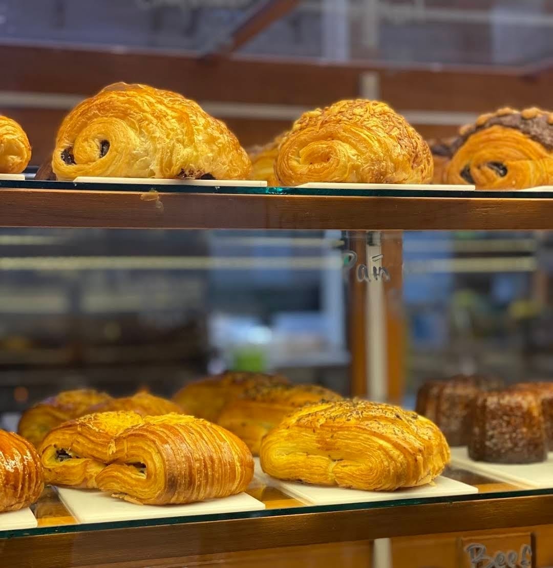 PASTRY: Deretan aneka jenis pastry yang terpampang di etalase Luke Artisan Bakery