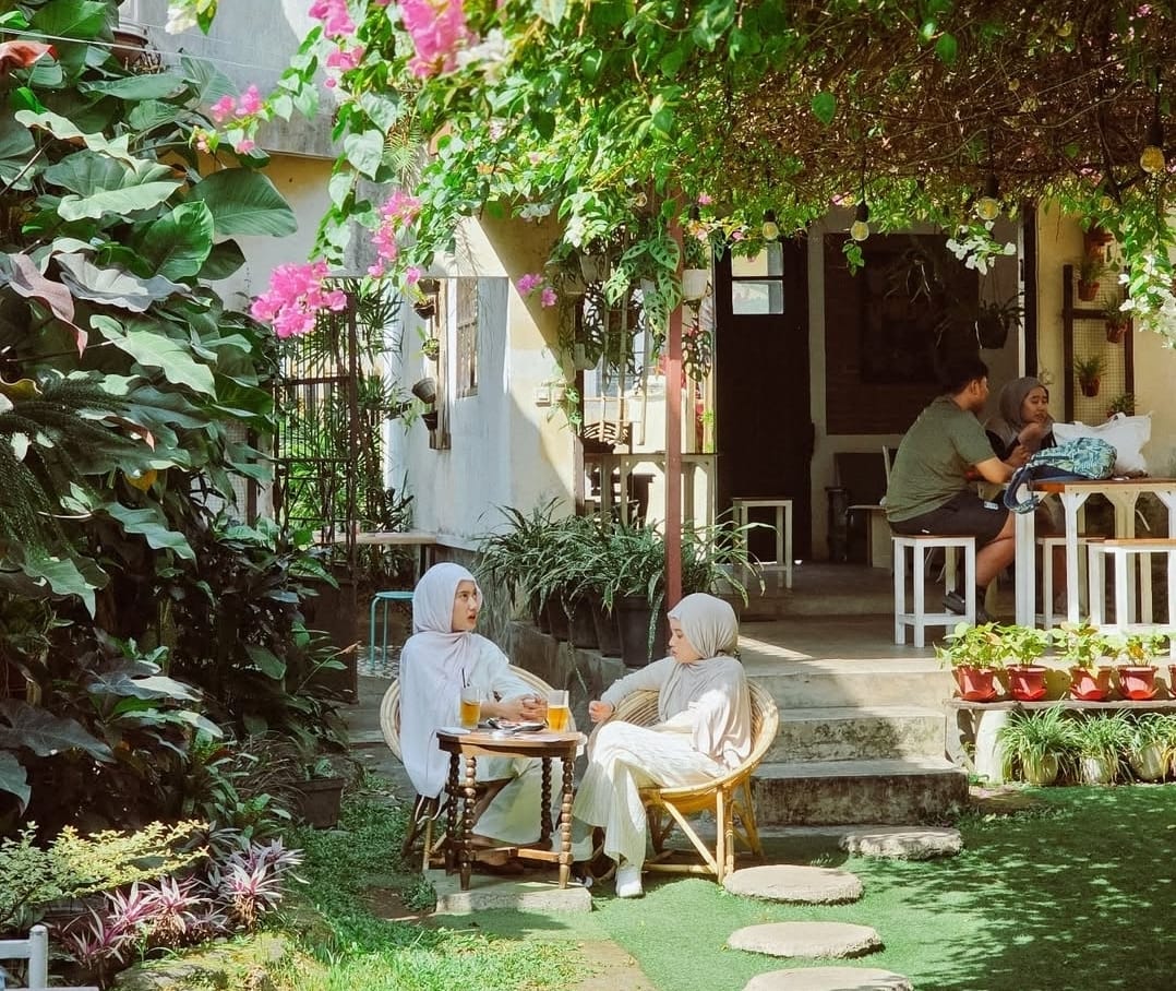 GARDEN CAFE: Kafe bernuansa taman yang adem dan tenang