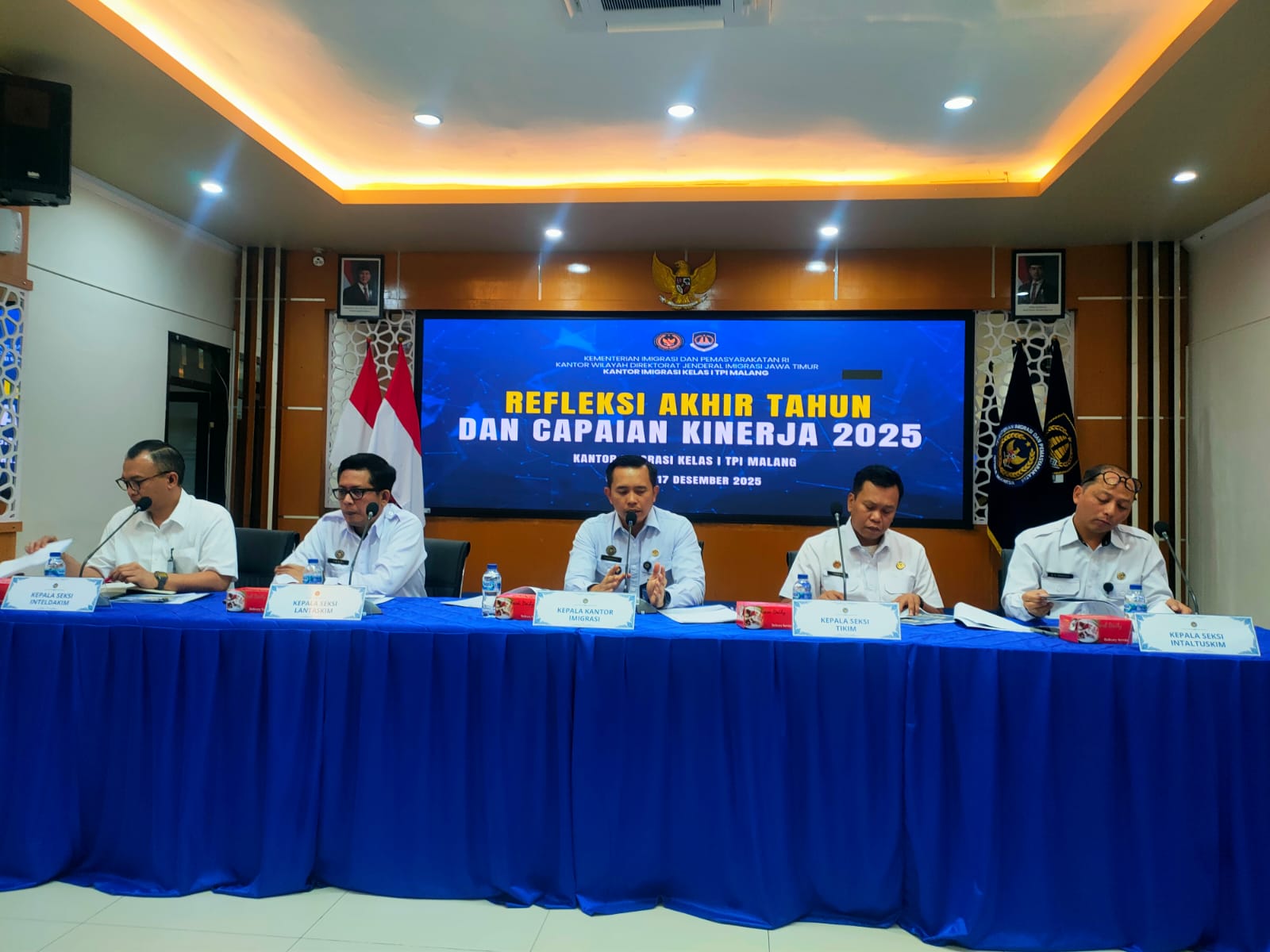 TUTUP TAHUN: Jajaran pimpian Kantor Imigrasi Kelas I TPI Malang.