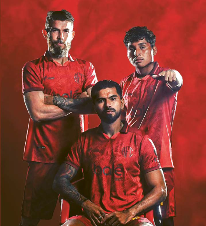 SEMANGAT BARU: Jersey ketiga Arema FC resmi dirilis kemarin. Rencananya akan digunakan saat melawan Madura United.
