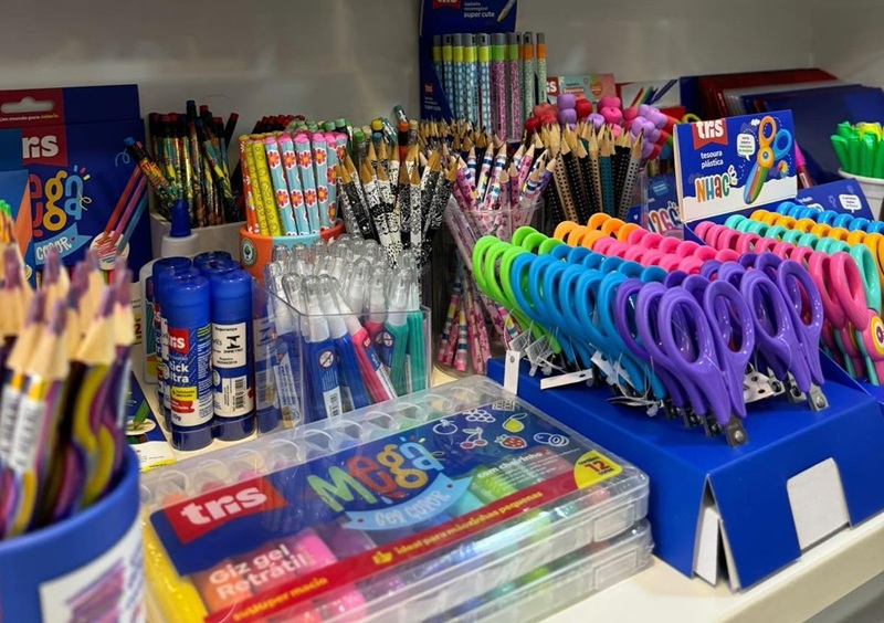 Ilustrasi toko alat tulis kantor