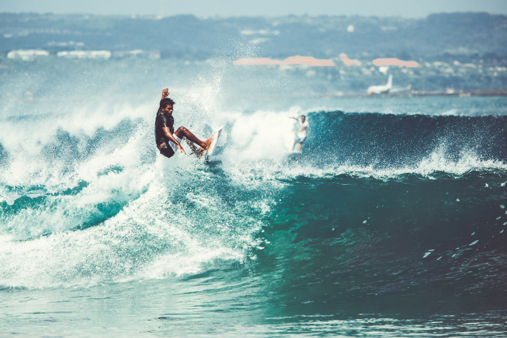ADRENALIN: rekomendasi pantai Malang Selatan yang cocok untuk surfing.