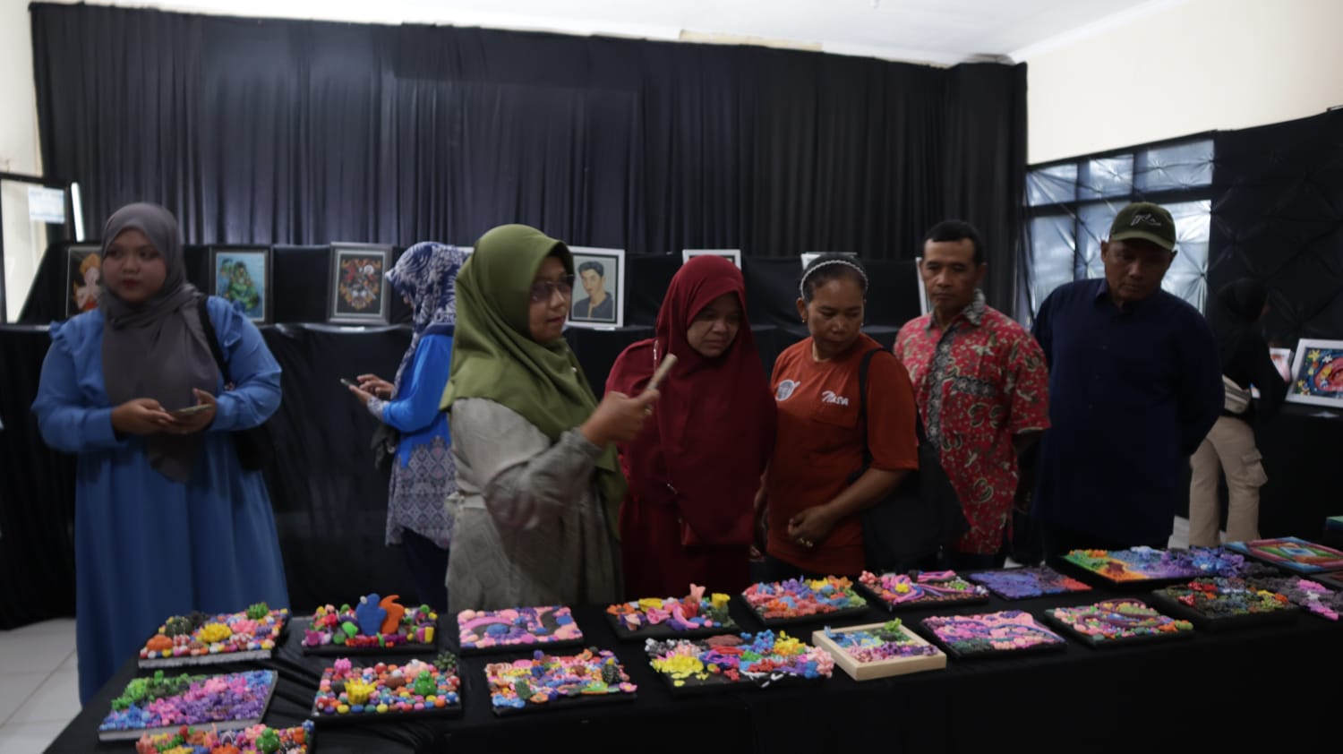 TERBAIK: Pameran VISSKOMFEST karya siswa bersama guru SMKN Wonosari pada 18-20 Desember lalu.
