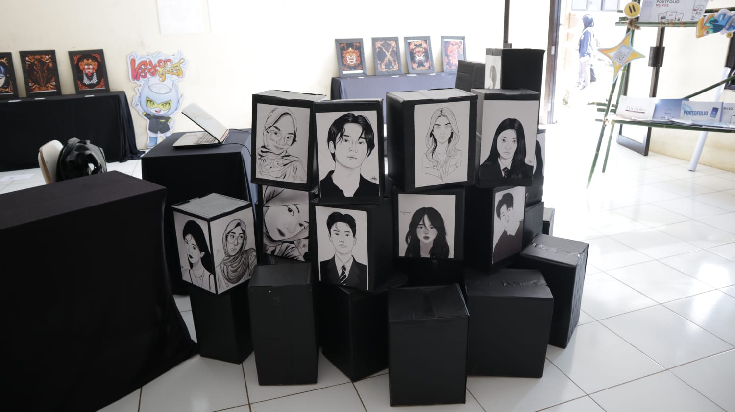 KREATIF: Hasil karya 2D dan 3D siswa bidang keahlian DKV SMKN Wonosari Kabupaten Malang.