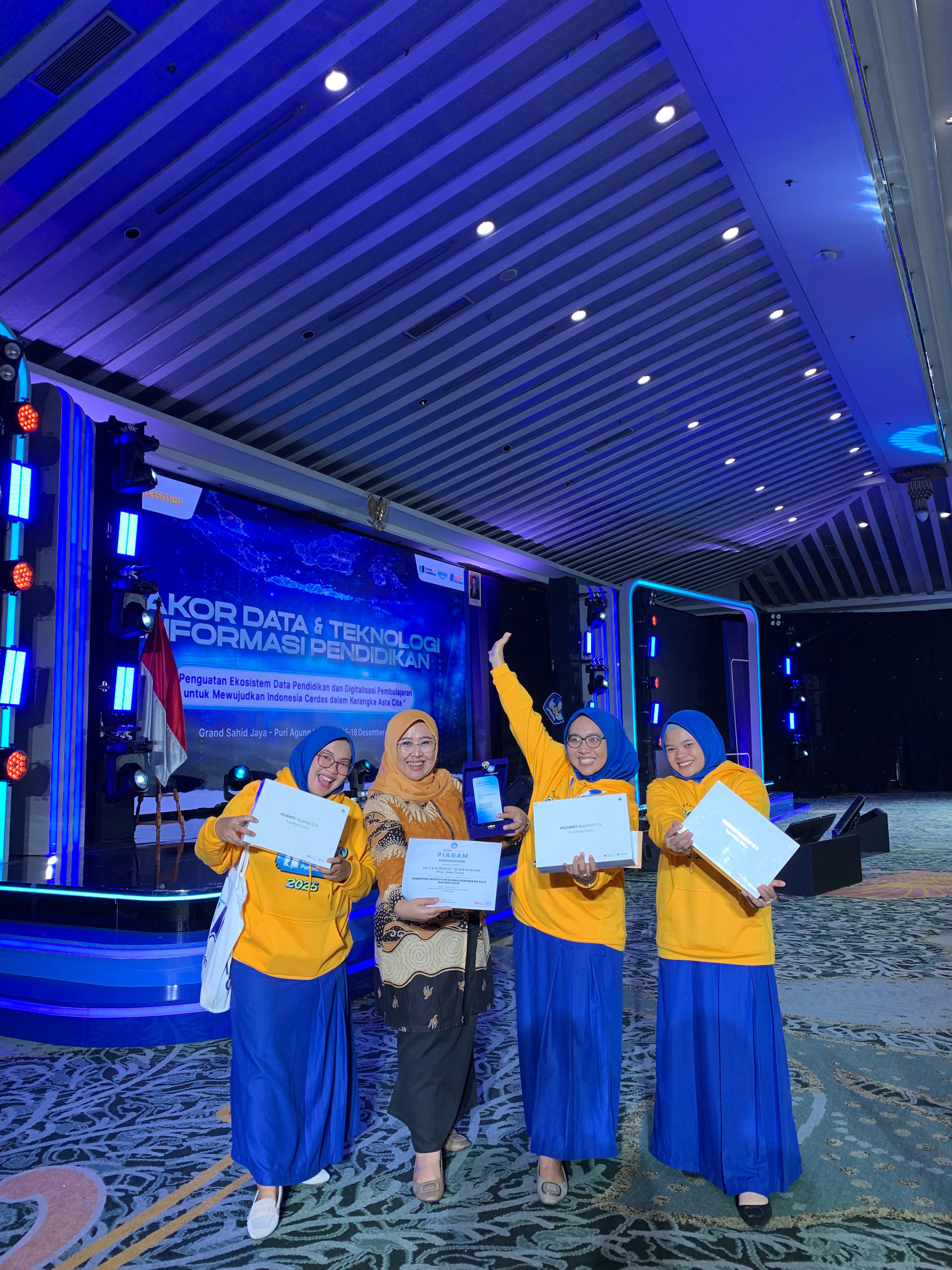 TERBAIK: Penghargaan Juara 1 Hackathon Rumah Pendidikan jenjang PAUD, oleh Kemendikdasmen melalui Pusdatin Rumah Pendidikan.