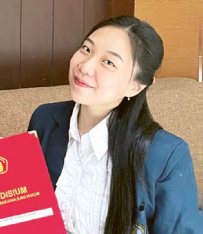 Marvelyn Adelia Robin Wisudawan Terbaik UB dari Fakultas Hukum
