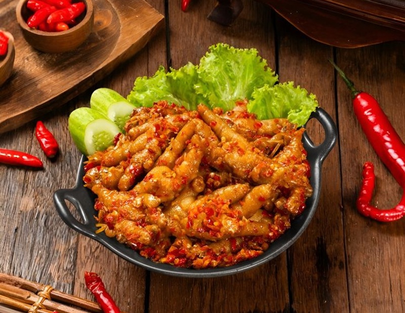 SAJIAN PEDAS: Ceker pedas yang menggugah selera