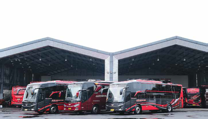 BERKEMBANG PESAT: Berdiri sejak 2018, Juragan 99 Trans awalnya hanya memiliki lima armada bus. Kini mereka memiliki 52 bus.