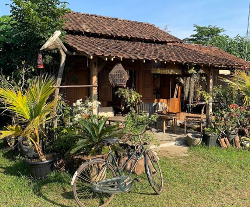 SEJUK: Suasana khas pedesaan di Resto Lataran Sedayu menghadirkan pengalaman bersantap yang lebih santai, cocok untuk quality time bersama keluarga.