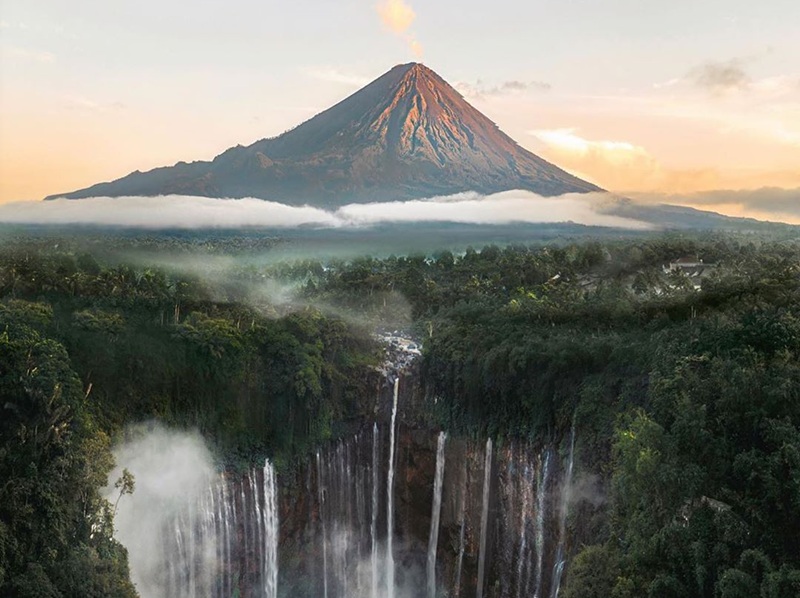 WISATA ALAM: Panorama air terjun tumpak sewu