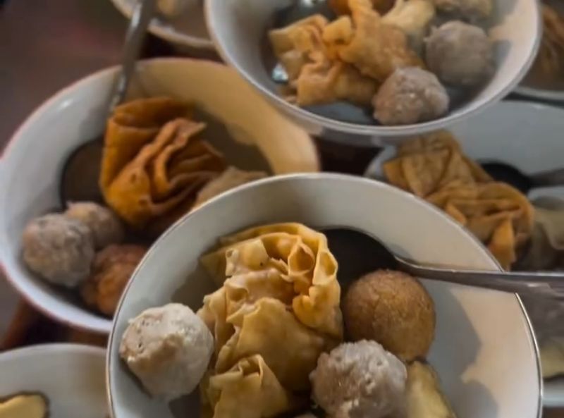 NIKMAT: Bakso President yang banyak jadi tujuan wisata kuliner di Kota Malang.
