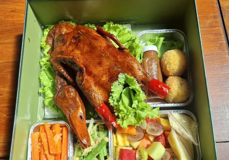 BEBEK PEKING: Salah satu menu di Javaninie Resto Malang.