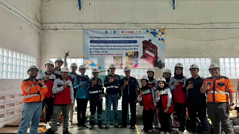 Mewujudkan Tri Dharma Pendidikan Tinggi, Departemen Teknik Mesin Industri,  Fakultas Vokasi - ITS Melakukan Kegiatan Pengabdian Kepada Masyarakat Dengan Menyerahkan Mesin Ram Bending Hidrolik Ke