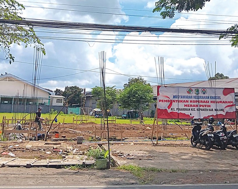BERPROGRES: Bangunan untuk Koperasi Desa/Kelurahan Merah Putih di Kelurahan Penarukan, Kecamatan Kepanjen mulai dipersiapkan.