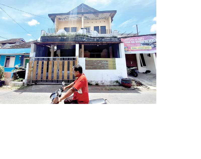JADI TKP: Penampakan rumah kontrakan Jalan Ikan Gurami RT 6 RW 6, Kelurahan Tunjungsekar, Kecamatan Lowokwaru yang jadi tempat meninggalnya SM.