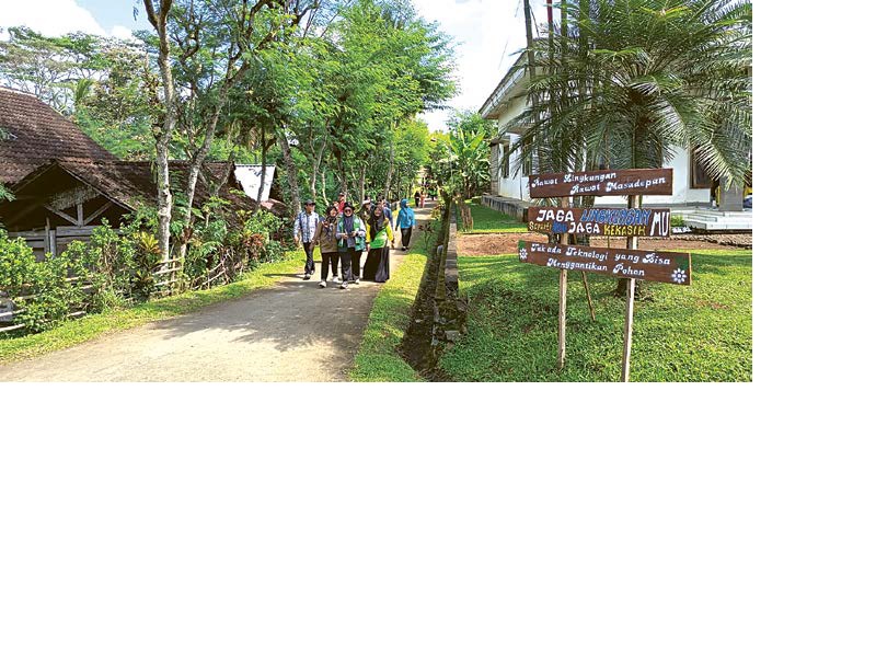 TONJOLKAN KAMPUNG TEMAT IK: Penilaian lapangan dilakukan tim dari Kementerian Pariwisata (Kemenpar) RI di Desa Wisata Bumi Asri Sumberdem, Wonosari, Oktober lalu.