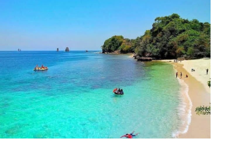 Pantai Tiga Warna Malang