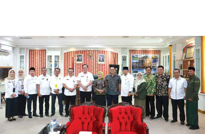 DATANG LANGSUNG: Wakil Bupati Malang Lathifah Shohib (tengah) menerima kunjungan Asisten Personal Menteri Perencanaan Pembangunan Nasional/Badan Perencanaan Pembangunan Nasional (PPN/Bappenas) Dwija