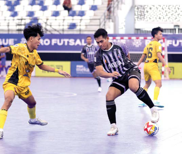 SEGERA BERLATIH KEMBALI: Pivot Unggul FC Malang Andres Dwi Persada mendapat pengawalan ketat dari pemain Asahan FC dalam laga PFL seri Tangerang, beberapa bulan lalu.