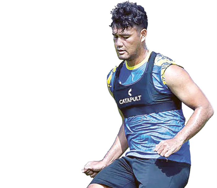 TIDAK MENYERAH: Muhammad Rafli menjalani sesi latihan bersama Arema FC di Dreams Football Pitch, Kecamatan Pakis, beberapa waktu lalu.