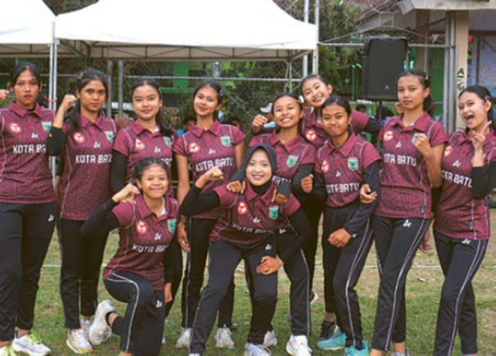 HARUS SIAPKAN REGENERASI: Atlet Cricket Kota Batu menjalani pertandingan di Porprov IX Jatim beberapa bulan yang lalu.
