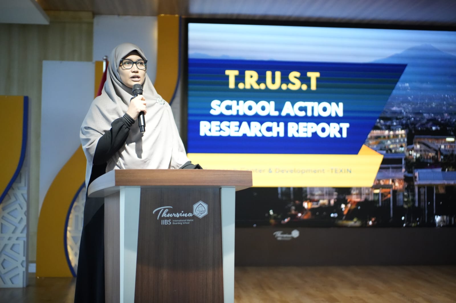 Pemaparan Road to Center of Excellence oleh Ustadzah Hilmia Wardani, M.Pd.