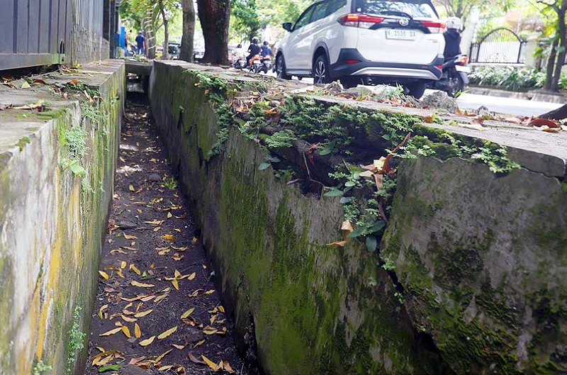 INFRASTRUKTUR: Drainase di Jalan Arjuno, Kelurahan Kauman, Kecamatan Klojen perlu direvitalisasi. Biaya pembangunannya bisa dianggarkan dari program RT berkelas.