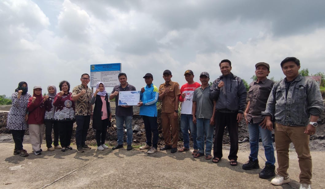 TAMPUNG ASPIRASI: Anggota fraksi PDI Perjuangan menemui masyarakat.