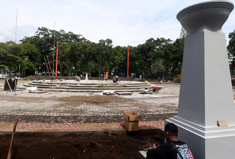 SEGERA DIBUKA UNTUK UMUM: Uji coba air mancur di Alun-Alun Merdeka dijadwalkan pada pekan ini. Setelah itu ada tahap finishing revitalisasi dilanjut dengan peresmian pada akhir bulan.