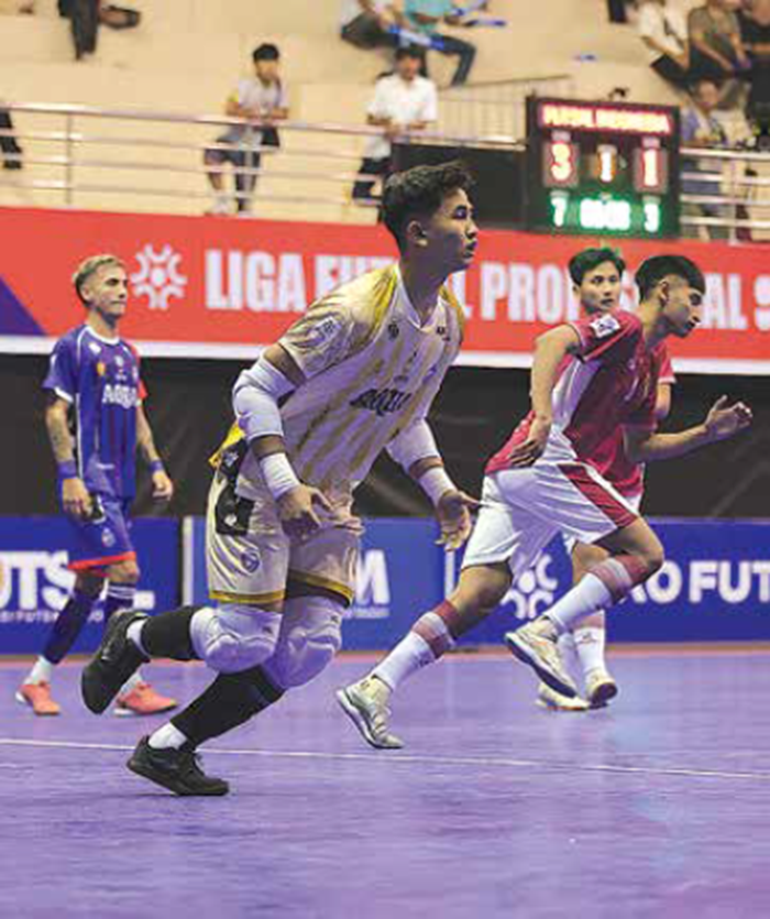 INCAR BIBIT BARU: Kiper Unggul FC Malang Muhammad Rizki tampil dalam laga PFL menghadapi Raybit FC di GOR Ken Arok, pada Oktober tahun lalu.