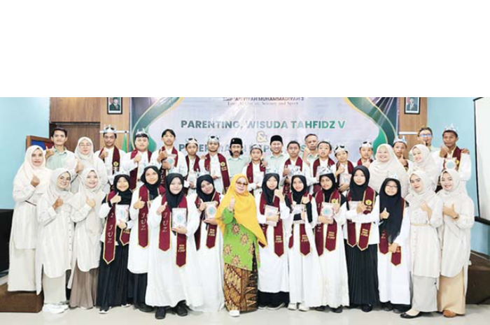 LULUS: 23 Siswa SMP Aisyiyah Muhammadiyah 3 Malang dinyatakan lulus dalam Wisuda Tahfidz V di aula SD Muhammadiyah 1, beberapa waktu lalu.