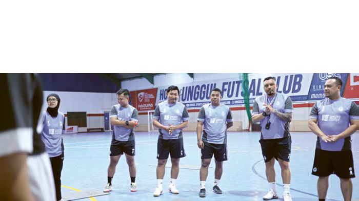 UBAH KOMPOSISI PELATIH: Ageng Guntoro (dua dari kiri) diperkenalkan sebagai analis baru Unggul FC Malang pada PFL 2025/2026 putaran kedua.