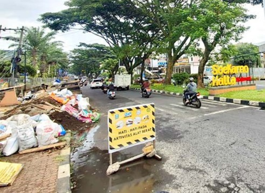 MASIH DIMATANGKAN: Desain penataan kawasan di Jalan Soekarno Hatta (Soehat) tengah disiapkan pemkot Malang. (Nabila Amelia/ Radar Malang)