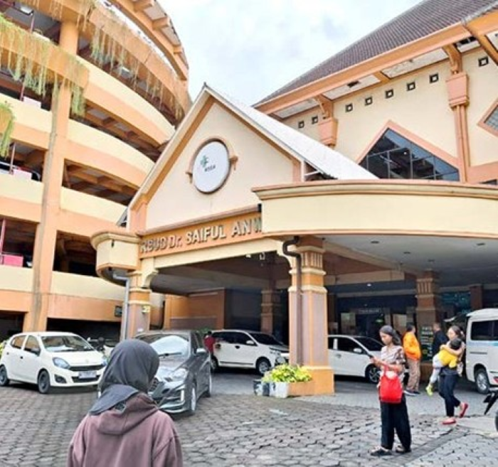 BELUM SEMUA: RSUD dr Saiful Anwar (RSSA) jadi salah satu RS yang sudah menerapkan kebijakan KRIS. (Nabila Amelia/ Radar Malang)