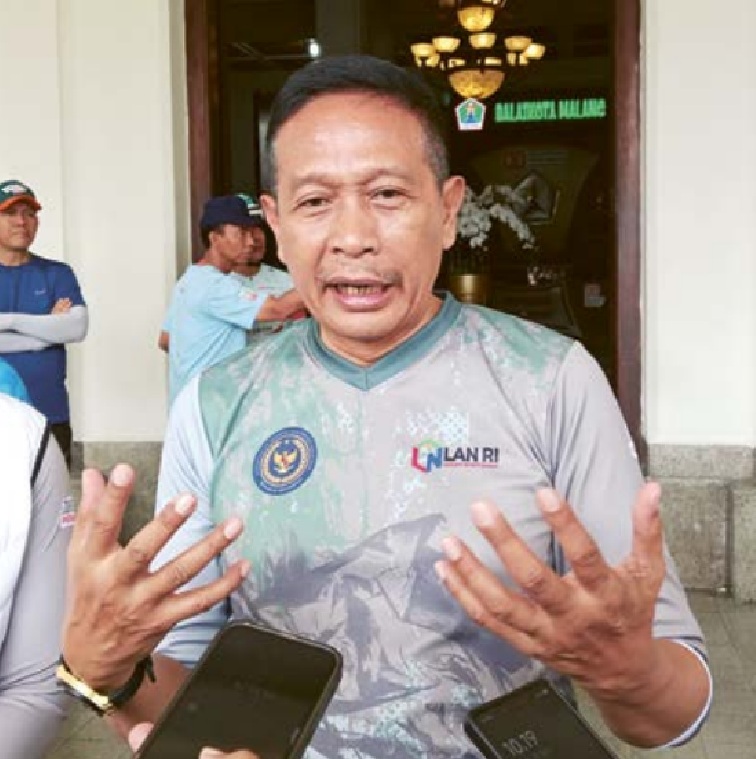 Wali Kota Malang Wahyu Hidayat menyampaikan rencana pemkot merancang baju khas daerah, kemarin.  (Andika Satria/Radar Malang)
