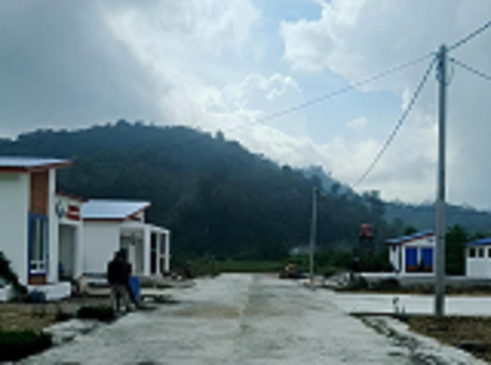INFRASTRUKTUR: Akses jalan menuju Kampung Nelayan Merah Putih (KNMP) Pujiharjo sudah mulus. Rencananya akan diresmikan Presiden RI Prabowo Subianto
