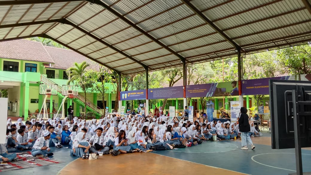 ANTUSIAS: Pamsagaca Education Expo 2026 jadi momentum kebersamaan kelas XII SMKN 1 Kota Malang kembali ke sekolah setelah selesai magang.