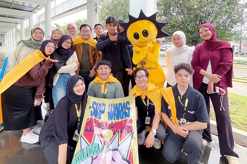 MERANGKUL: Komunitas Siap Waras setelah melakukan edukasi mengelola stres kepada mahasiswa UB beberapa waktu lalu.