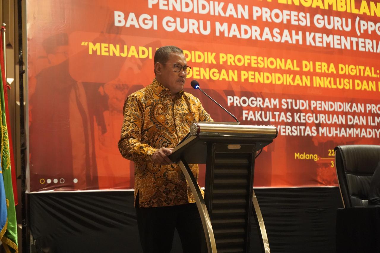 BERI AMANAH: Rektor UMM Prof Nazaruddin Malik menegaskan pendidikan madrasah sebagai bagian integral dari kultur pendidikan bangsa.