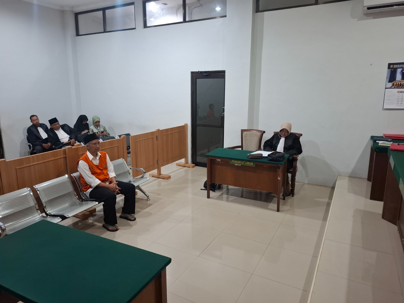 Laka Lantas: Terdakwa Doni Setiawan, 42, menjalani sidang di  Pengadilan Negeri (PN) kepanjen. (Biyan Mudzaky Hanindito / Radar Kanjuruhan)